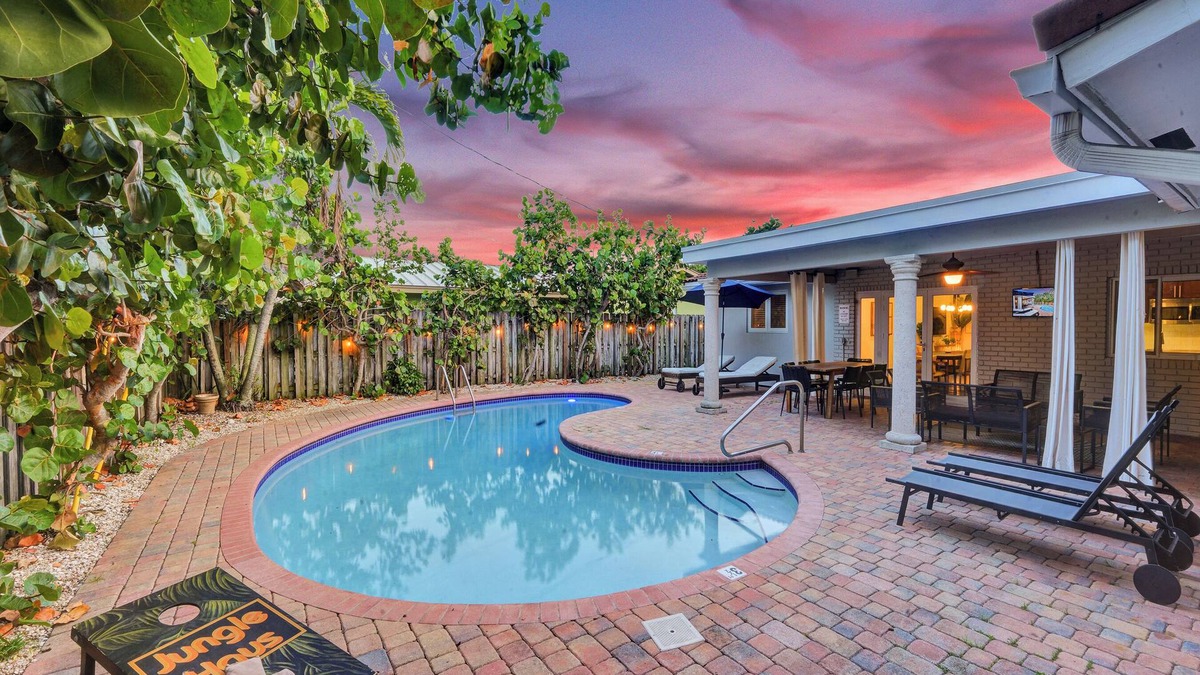 Imperial Point House | Designer Home - Private Pool & BBQ - 1.5mi to Beach