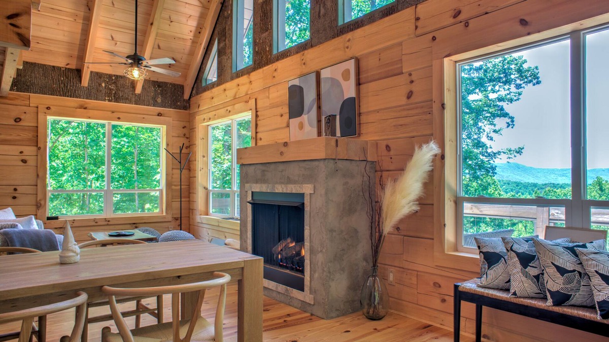 Saluda Cabin | Designer Log Cabin⛰️ Views + Biltmore Pass | Modern Luxury near Saluda