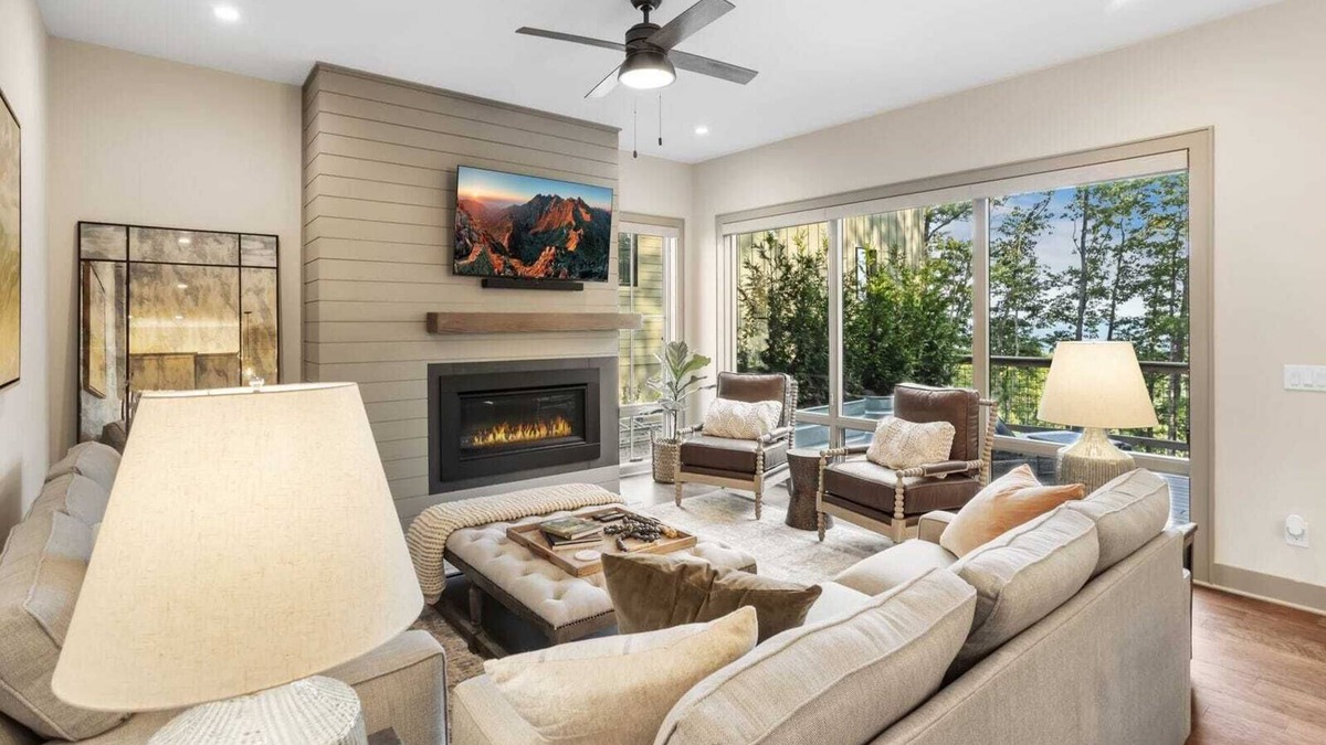 Lenoir Cabin | Designer Mountain Home in Upscale Community