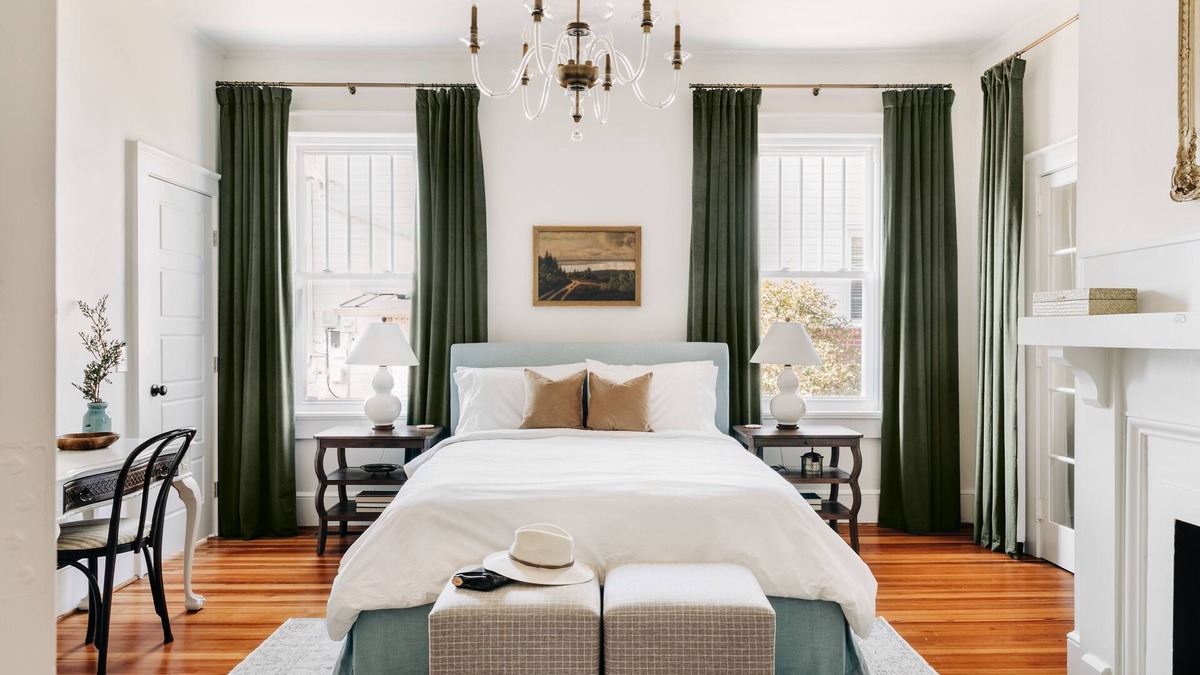 Pettigru Street Historic District House | Designer Retreat in Quaint Historic District w Front Porch Dining under the oaks