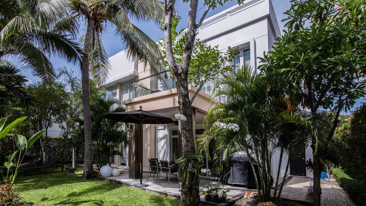 Hua Hin House | Designer's Dream Villa located within beachfront 5 star international Resort.