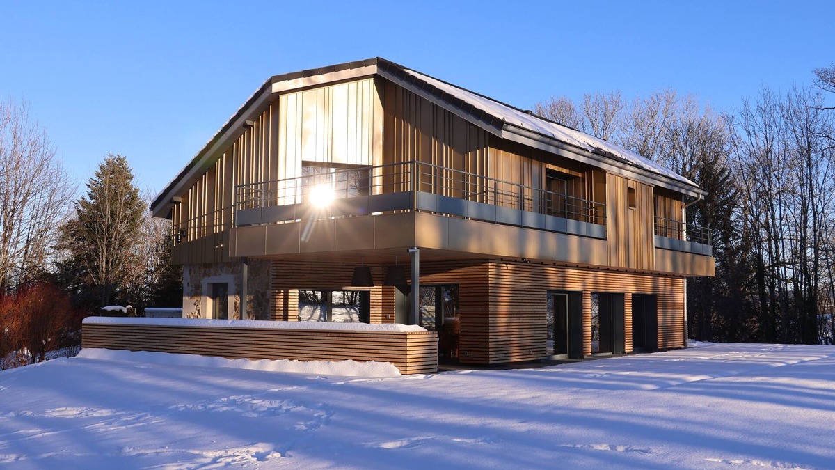 Mournans-Charbonny House | Designer vacation home for 8, private heated indoor pool, Jura