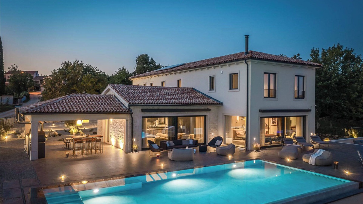 Rakotule Villa | Designer Villa with 72m2 infinity swimming pool, tenis court and spa.