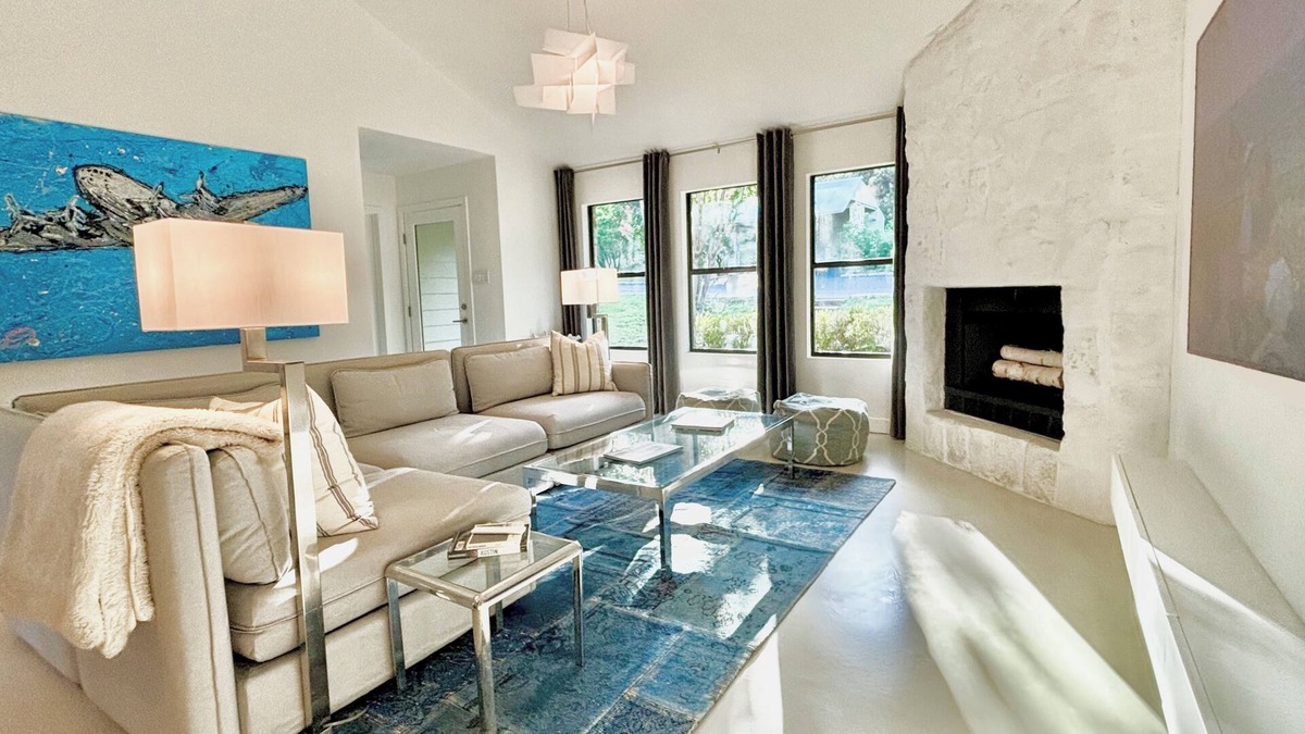 Austin House | Designer’s modern nature retreat in West Austin’s prestigious Eanes ISD
