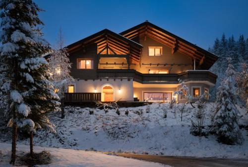 Wagrain Villa | Designferienhaus Luxus Bergchalet XXL Ski In-Out Snow Space Wagrain Flachau