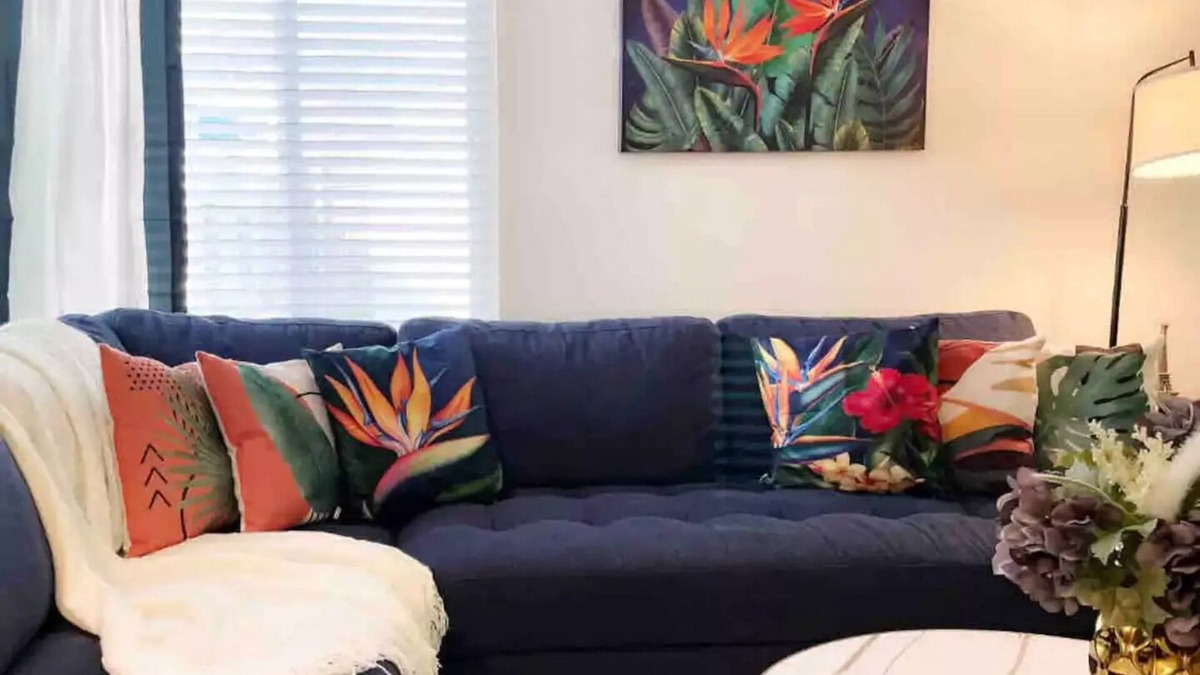 Riverside House | Desirable Victoria Ave 3 BR Near UCR/Disney * Golf