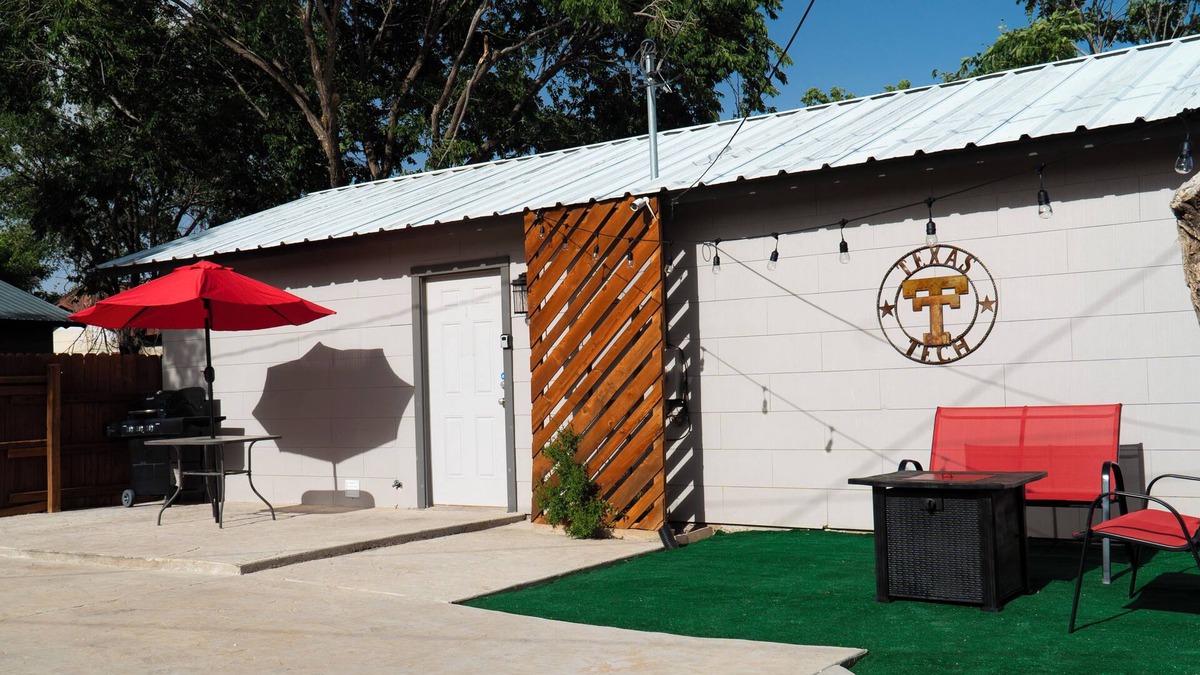 Lubbock House | Destination Red Raiderland-Walking Distance to TTU