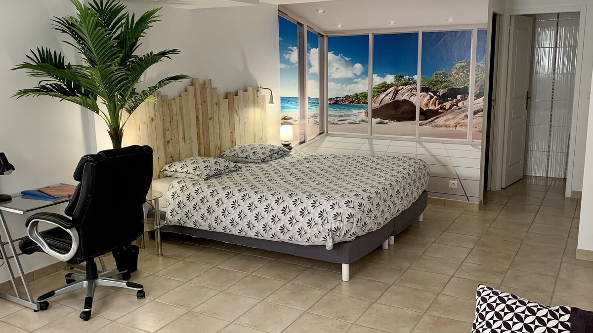 Saint-Raphael House | Detached 45m2 T2 with small garden - Air cond, Parking, Quiet,Beach,All comforts.