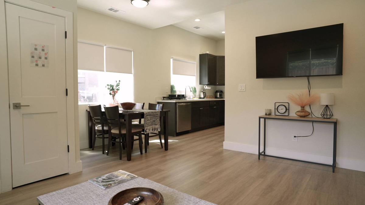 San Jose Apartment | DETACHED ADU: SAN JOSE CITY HALL - SJSU 2B/2B