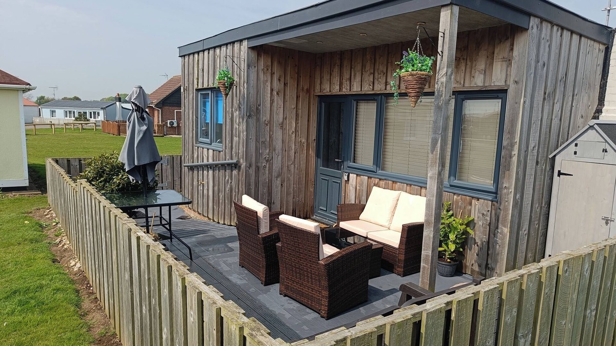 Bridlington Ski Chalet | Detached Cabin, 2-Bedroom Chalet on Bridlington Bay South Shore Park.
