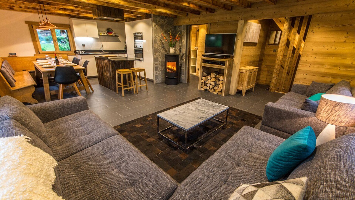 Samoens Ski Chalet | Detached chalet, 4/5 bedrooms, hot tub, sauna, large flat garden, solar panels