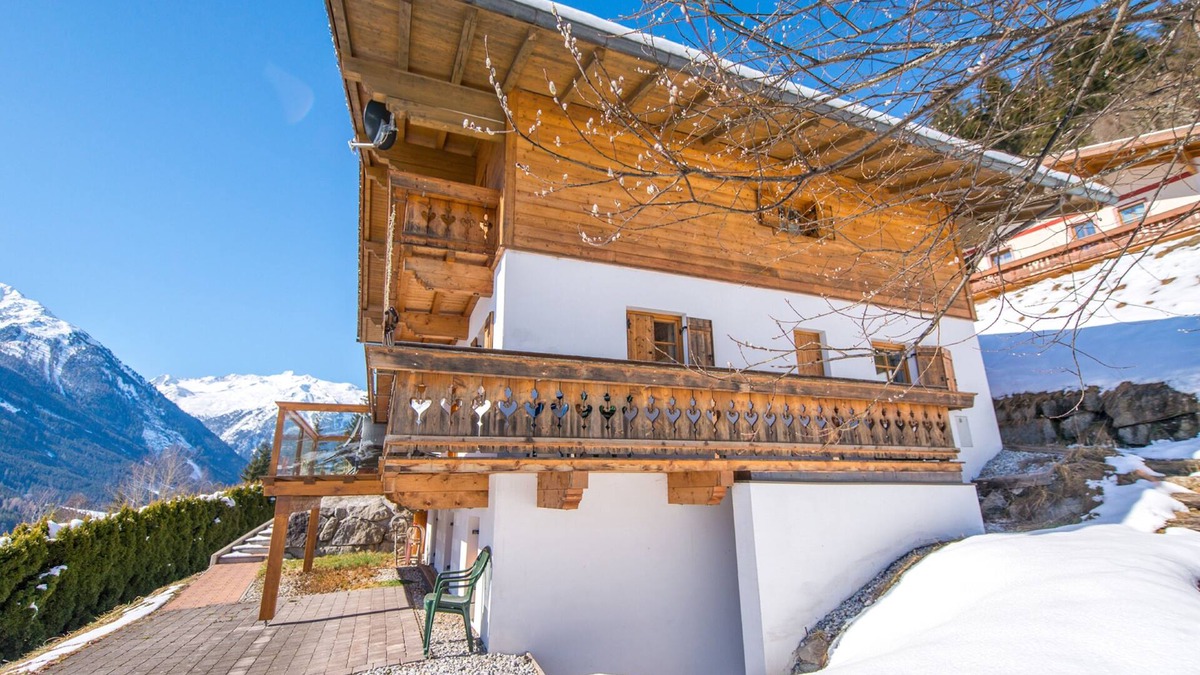 Wald im Pinzgau Ski Chalet | Detached chalet with terrace and views