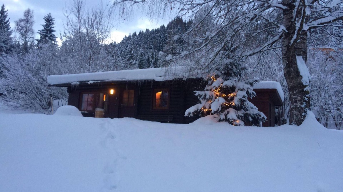 Woergl Ski Chalet | Detached chalet in the woods with large garden