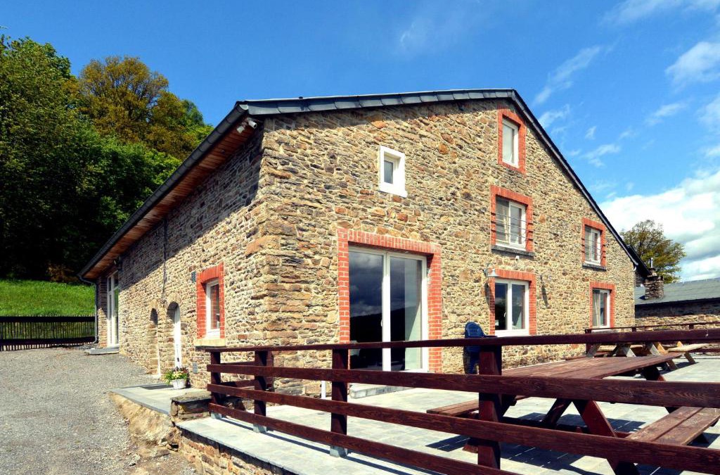 Trou de Bra House | Detached characteristic holiday farmhouse with spacious terrace in the Ardennes