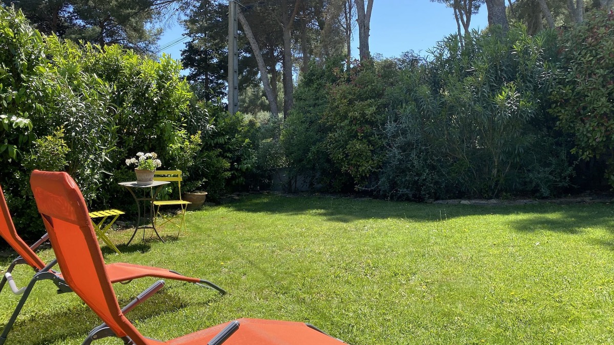 Villeveyrac House | Detached country house, in the heart of the vineyards, 6km from the beach at meze
