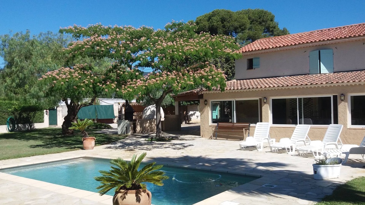 La Farlede Villa | Detached fenced villa with swimming pool