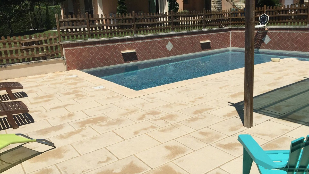 Saumane-de-Vaucluse House | Detached house not overlooked air conditioned with enclosed garden and swimming pool