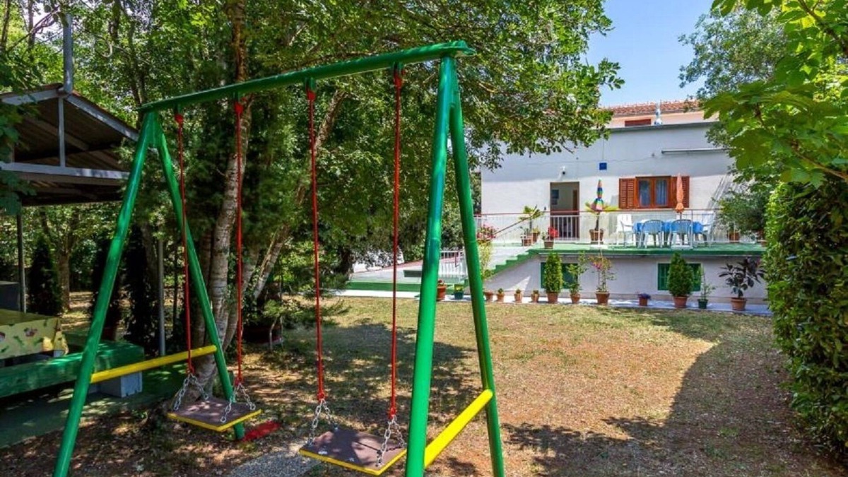 Vinkuran House | Detached holiday home with parking and BBQ