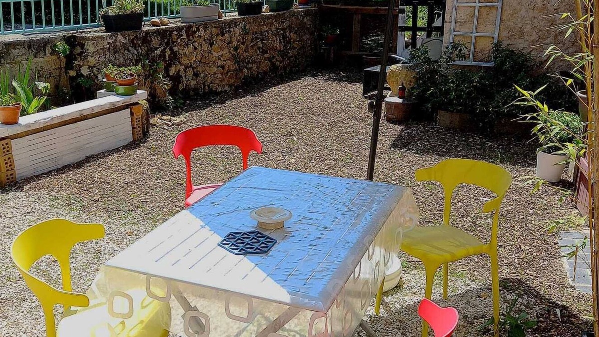 Condat-sur-Trincou House | Detached house in Dordogne, Périgord Vert, swimming pool and fireplace depending on season