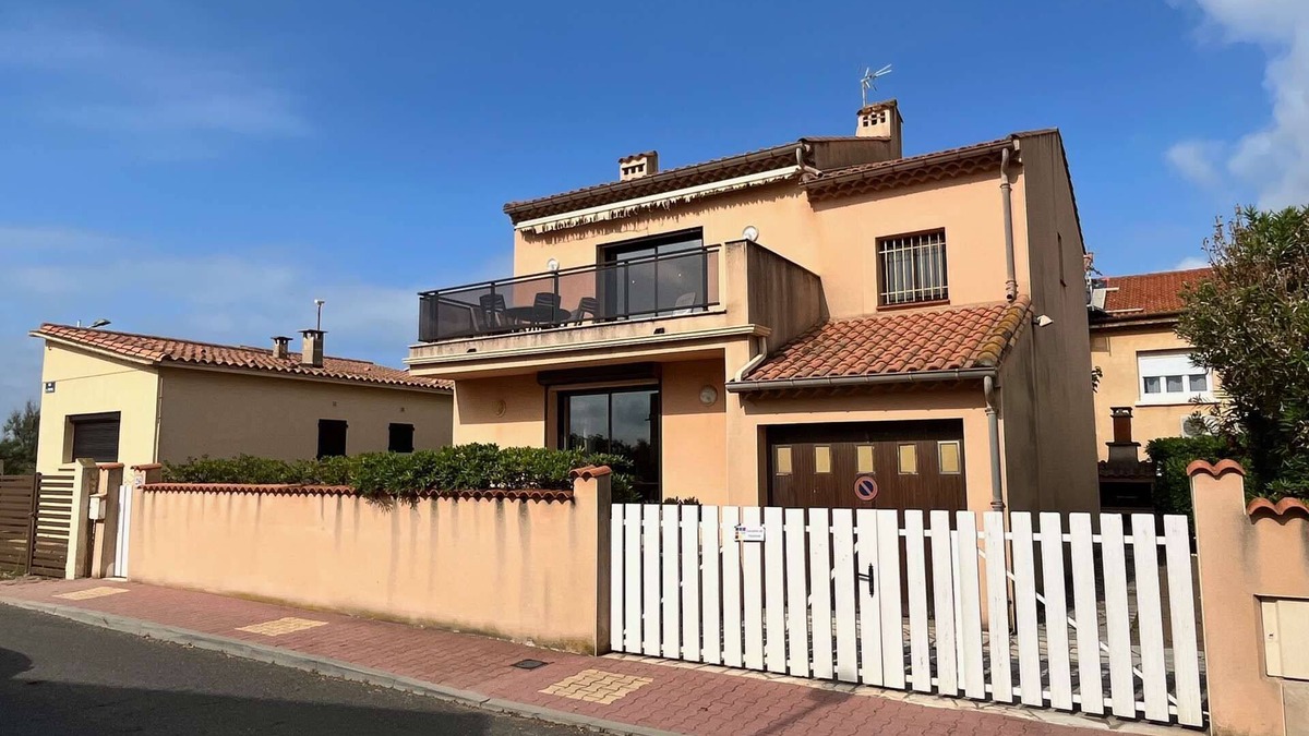 Portiragnes-Plage House | Detached house at only 80m from the sea, 4 bedrooms, for 10 people, at Portiragnes plage