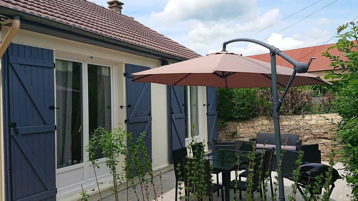 Bazolles House | Detached house at the foot of the Baye pond and the Canal du Nivernais