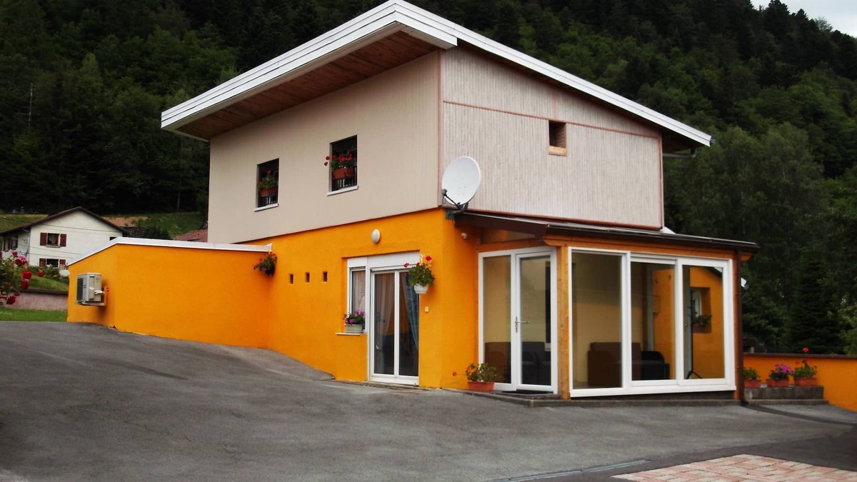 Le Menil House | Detached house "Chez Jean-Yves" with veranda and garage