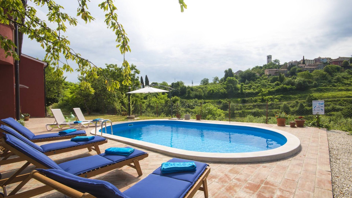 Oprtalj Villa | Detached house in a quiet and sunny location with pool