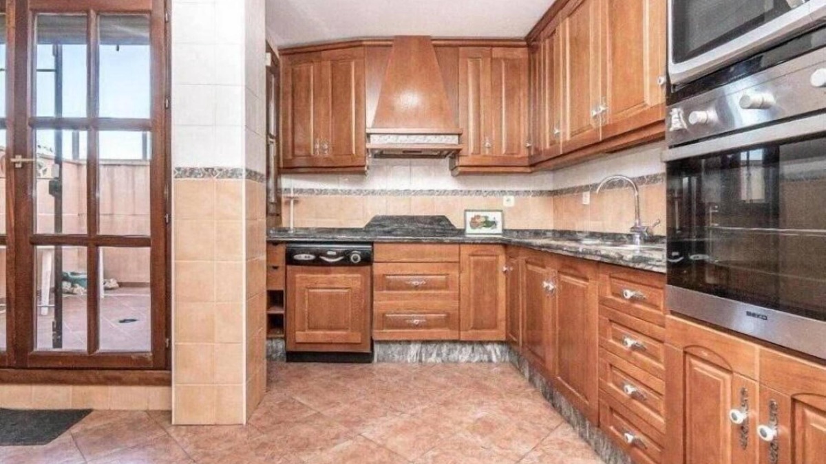 Plaza de Toros-Doctores-San Lazaro Apartment | Detached House in Granada