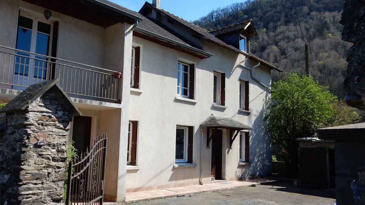 Geu House | Detached house of 65 m2, renovated, with secure court 7 km from Lourdes.