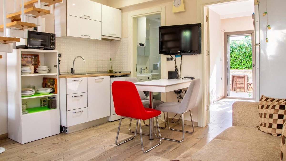 Gulbahce Mahallesi Villa | Detached House w Garden 1o min to Seashore in Urla