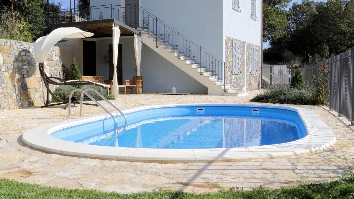 Pontedassio House | Detached house, with swimming pool, open view, barbecue and private parking.