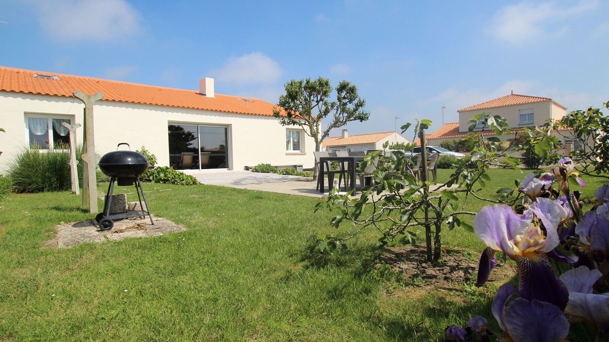 Bouin Cottage | Detached house with garden and BBQ, 3 bedrooms, near Marais birds