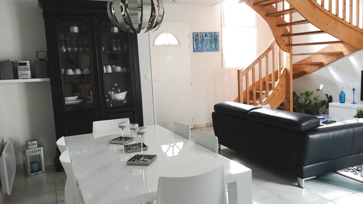 Ares House | Detached house with garden