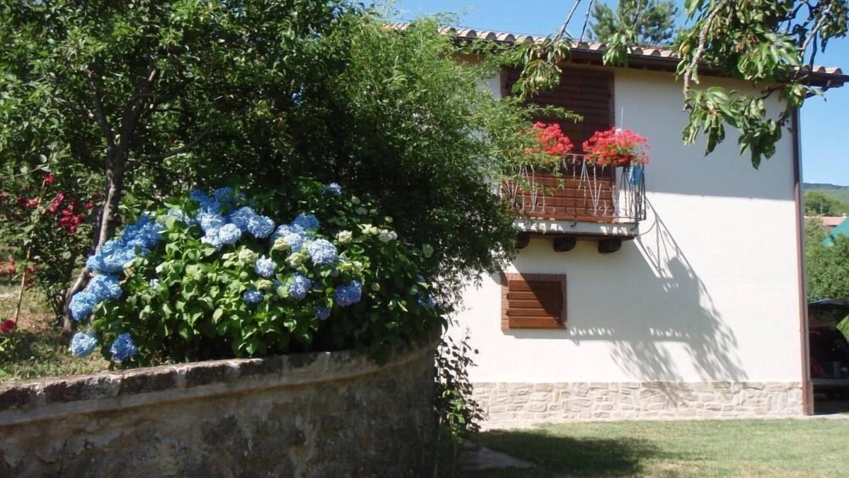 Bagnore Villa | Detached house with large garden