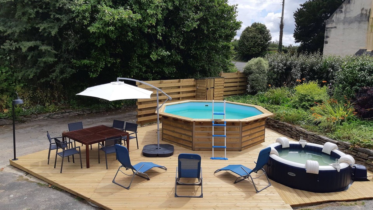 Irvillac House | Detached house with pool and jacuzzi