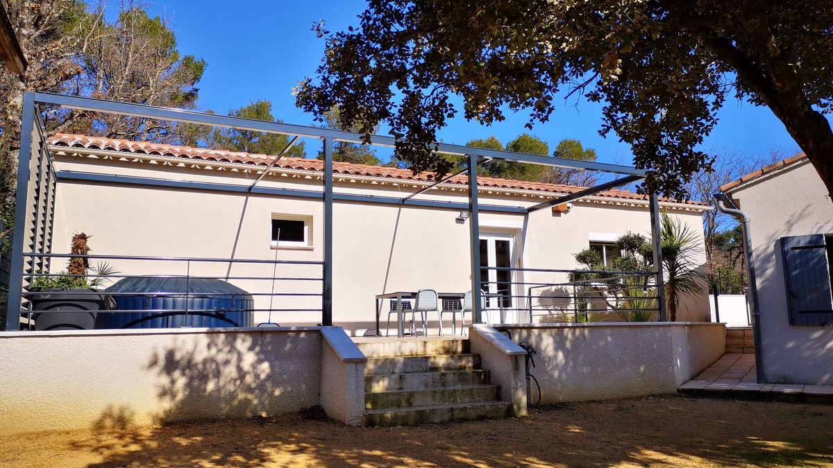 Mornas House | Detached house with private jacuzzi