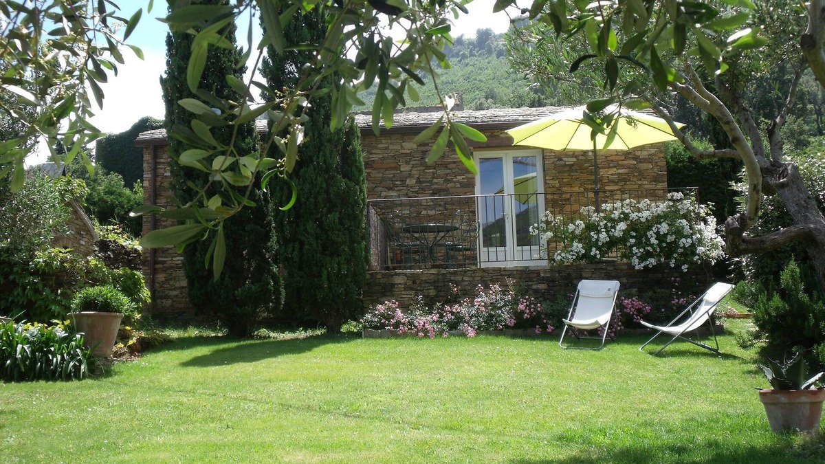 Mausoleo House | Detached stone house .garden Clim Wifi Tnt 5 mn from the sea