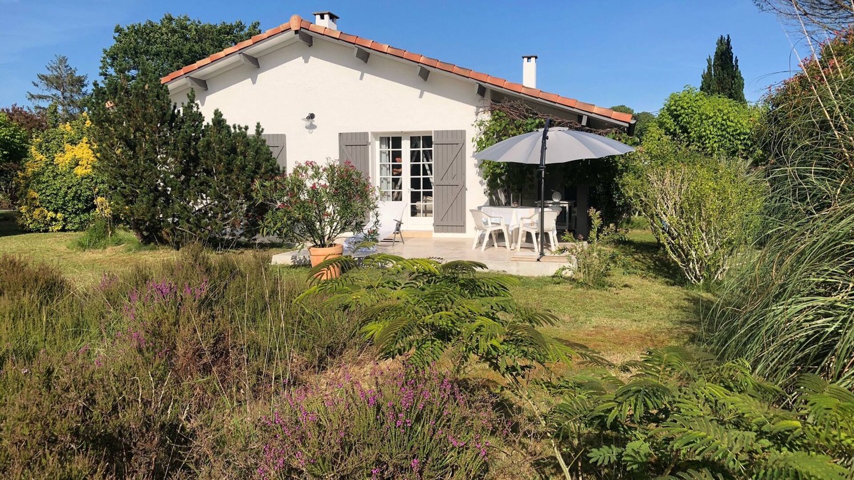 Saint-Julien-en-Born House | Detached vacation home " Landaise " with large garden 4 km from Contis