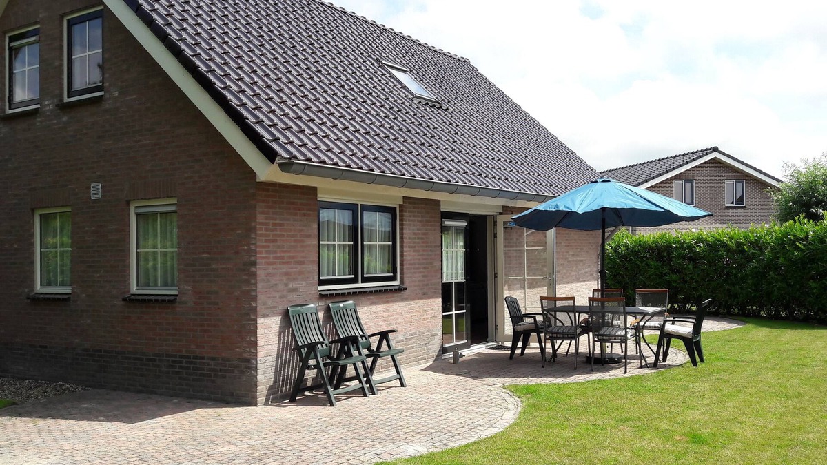 Tzummarum House | Detached vacation home with enclosed garden close to the Wadden coast