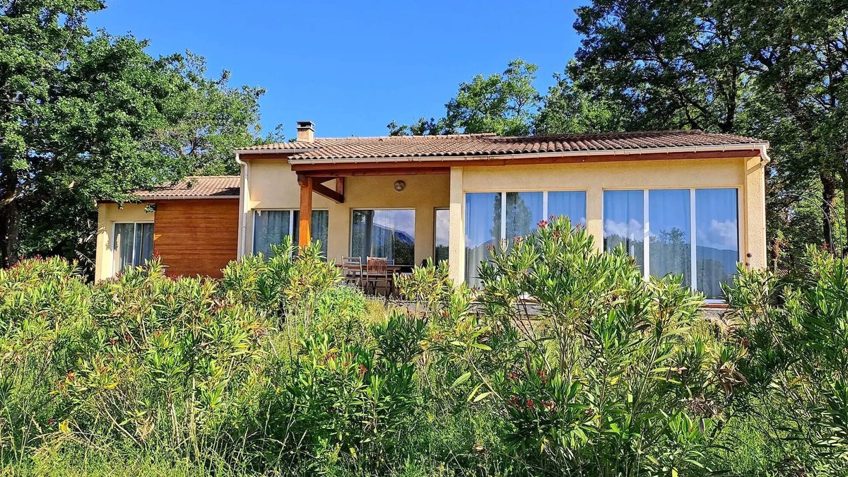 Quillan Villa | Detached villa, 2 bathrooms + air conditioning, sleeps 7