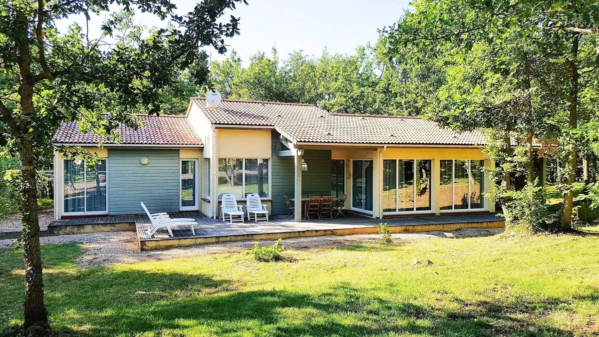 Quillan Villa | Detached villa, 2 bathrooms + air conditioning, sleeps 8