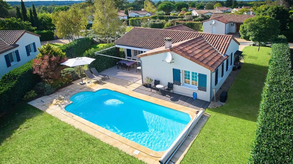 Vasles Villa | Detached villa 4 pers., 2 bathrooms, private pool 4 persons