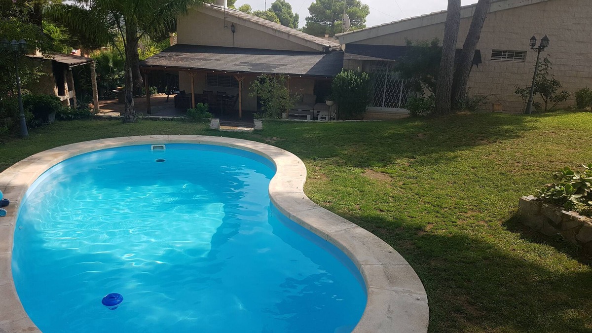 Turis Ski Chalet | Detached villa in Urbanization Altury, Turis Valencia up to 9 pax.