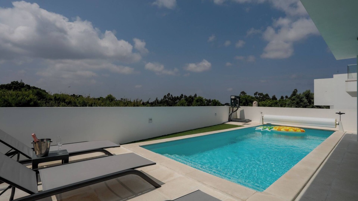 Coto Villa | Detached Villa w/Outdoor Kitchen & Private Swimming Pool near City & Beach