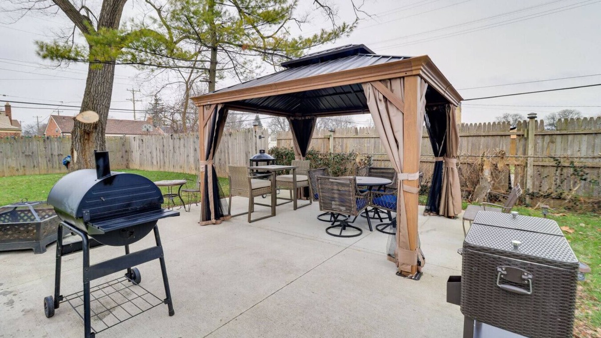 Detroit House | Detroit Retreat Fire Pits + Gazebo & Charcoal Grill