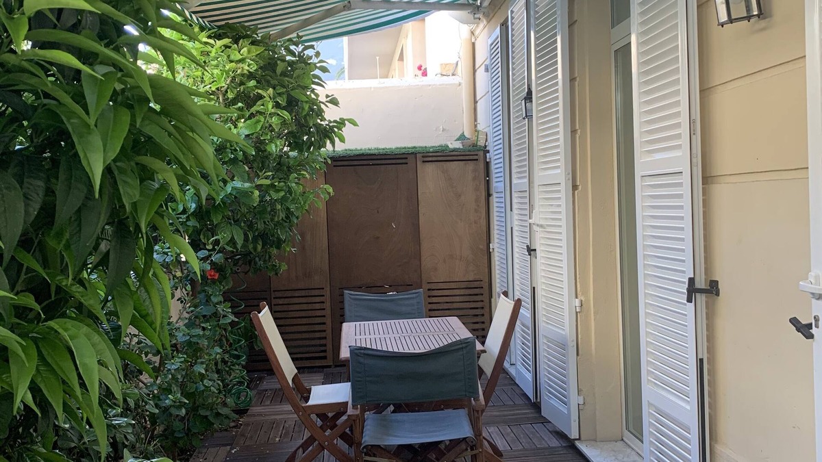 Les Fleurs Apartment | Deux Pièces Meublées Centre de Monaco , en Rez-de-chaussée de Jardin