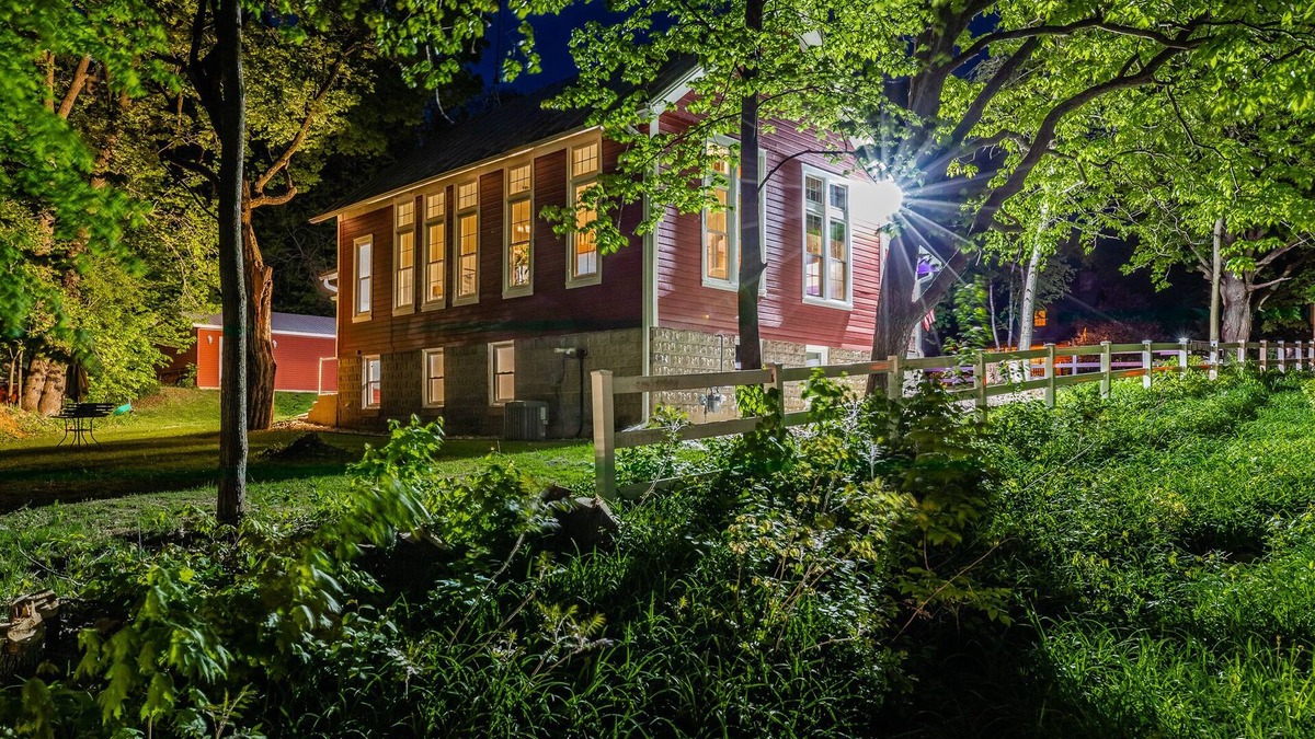 Baraboo House | DEVILS LAKE SCHOOL HOUSE , Walk to the Park and Tumbled Rock Micro Brewery