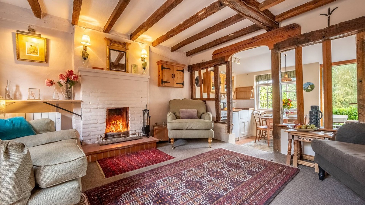 Lavenham Cottage | Devine wooden beamed cottage in the heart of England’s best preserved medieval village - Weavers Cot