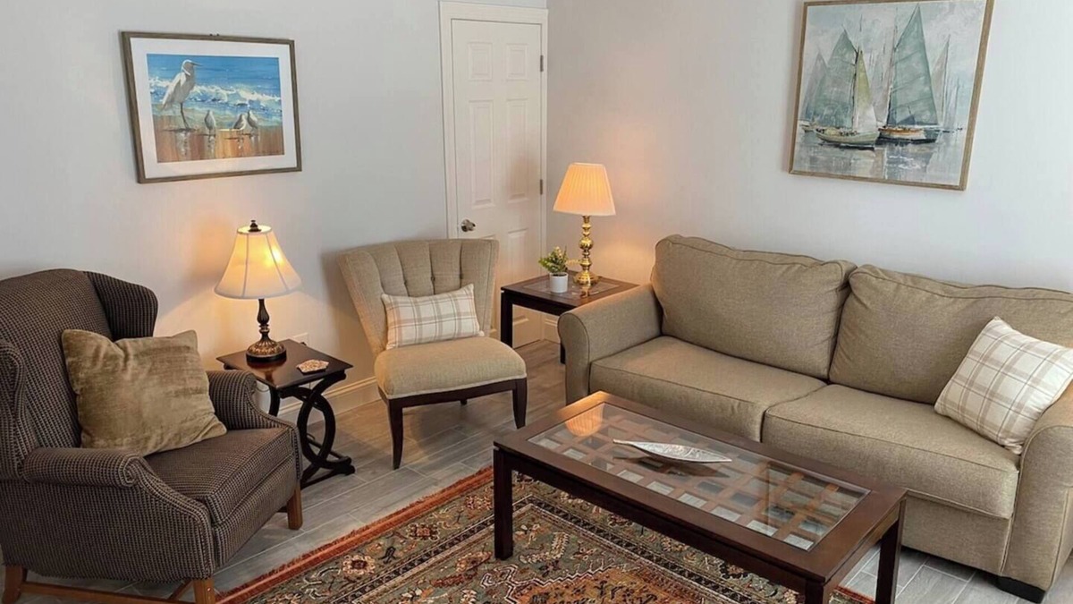 Wayne Apartment | Devon - Horse Show, History, Walk to Shops, Café's