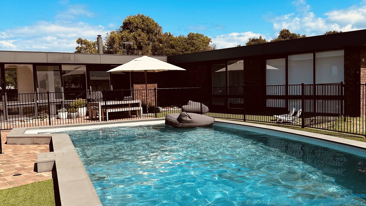 Fingal House | Devonlea Olive Groven4br Home with pool on 8acres- next door to The Cups Estate